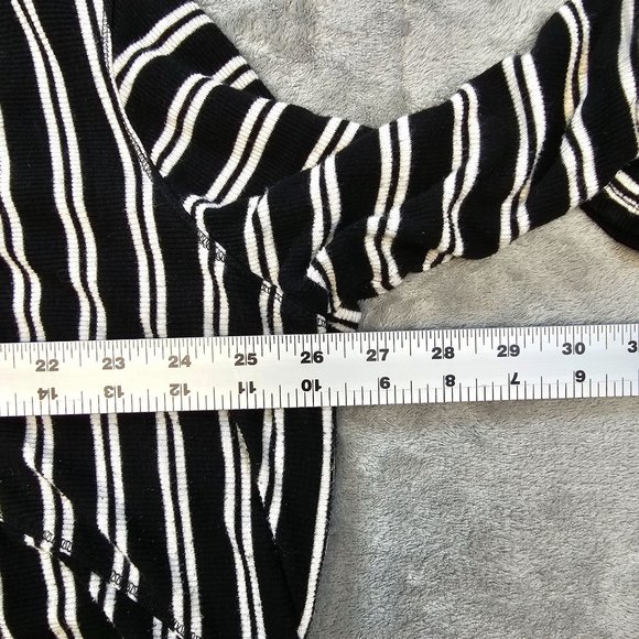 CATO Top Womens 26/28W Black White Striped Stretch Sharkbite Lightweight Knit - Picture 5 of 8